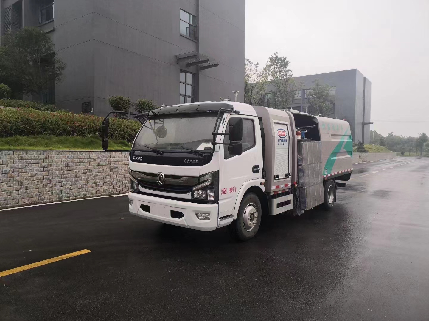 使用護欄清洗車必備:關于設計技術